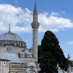 Zeyn ***** Istanbul